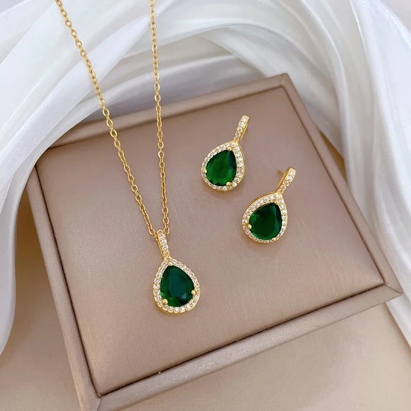 Conjunto Gota Verde-Esmeralda e Micro Zircônias Banhado a Ouro 18K